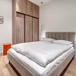 Domillion 5bdr Modern Urban Fourplex So1f Apartman *