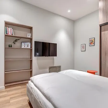 Domillion 5bdr Modern Urban Fourplex So1f *