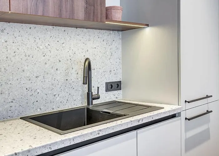 Domillion 5bdr Modern Urban Fourplex So1f *