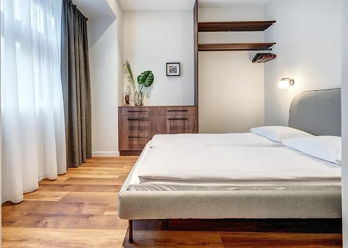 דירה Domillion 5bdr Modern Urban Fourplex So1f