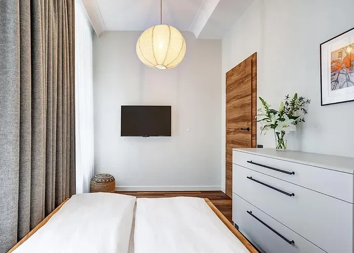 Domillion 5bdr Modern Urban Fourplex So1f *