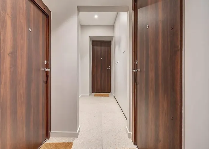 Domillion 5bdr Modern Urban Fourplex So1f