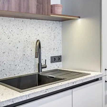 Domillion 5bdr Modern Urban Fourplex So1f *