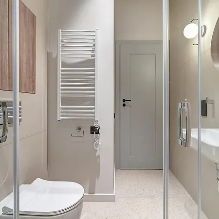 Domillion 5bdr Modern Urban Fourplex So1f *