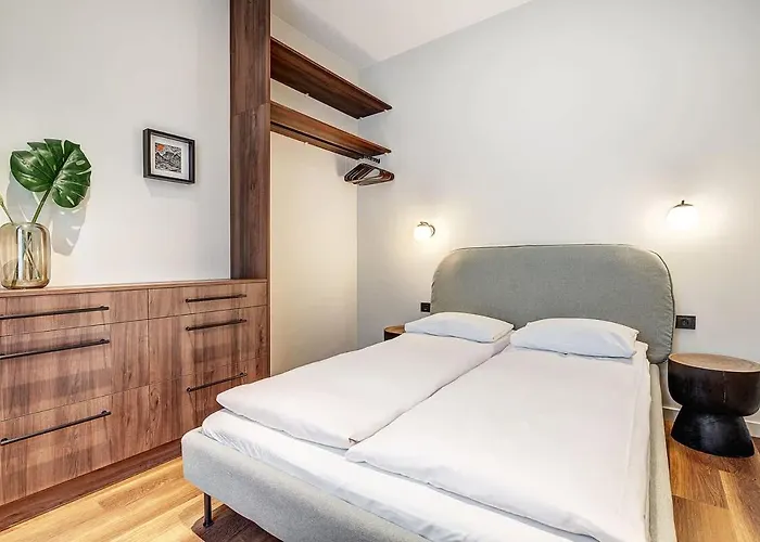 Apartament Domillion 5bdr Modern Urban Fourplex So1f